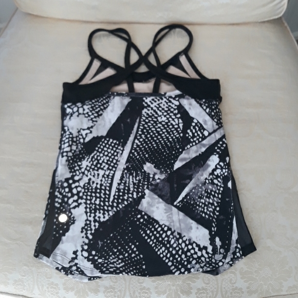 Lululemon free flowing static mist  tank - Picture 5 of 8